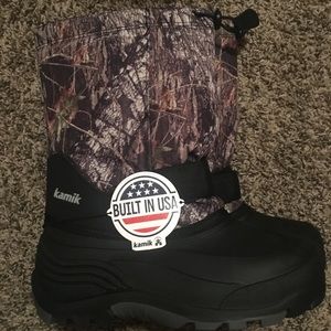 Brand new snow boots